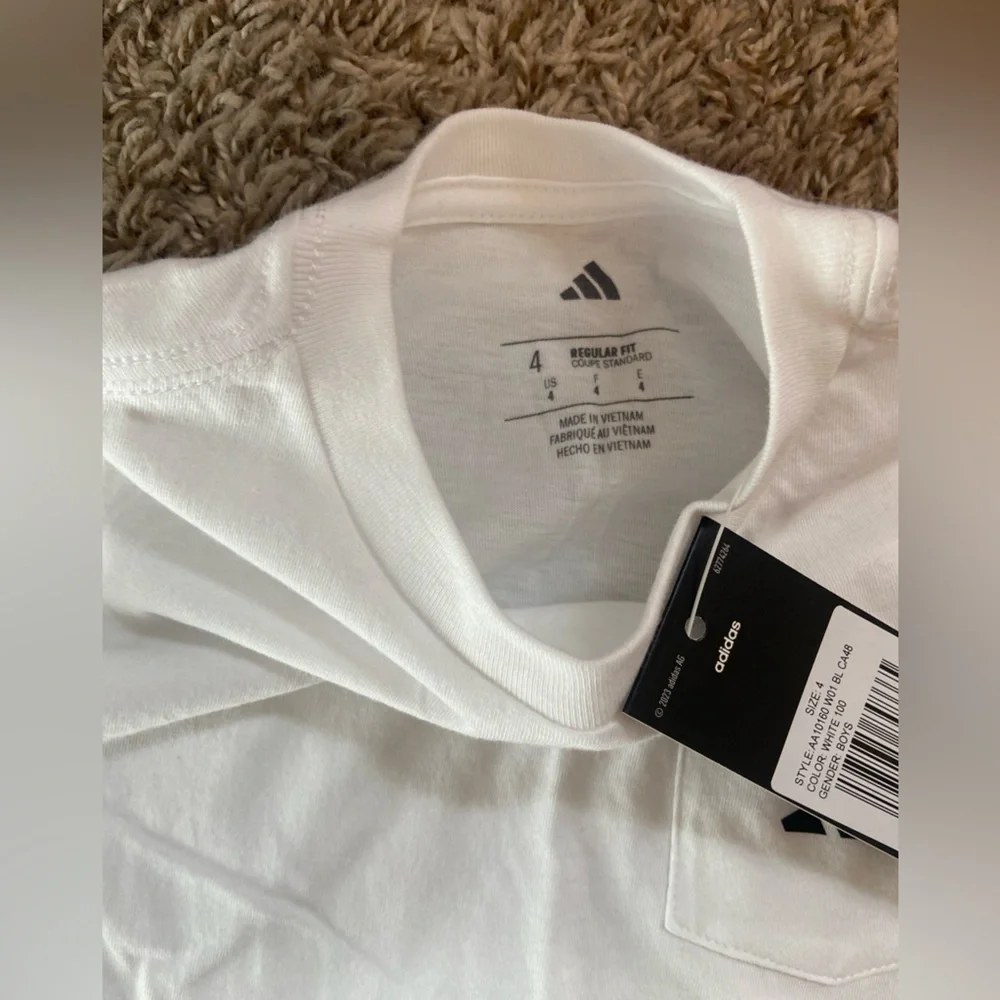 Adidas White T-Shirt and Red Shorts Set Size 4 Kids - Picture 5 of 8